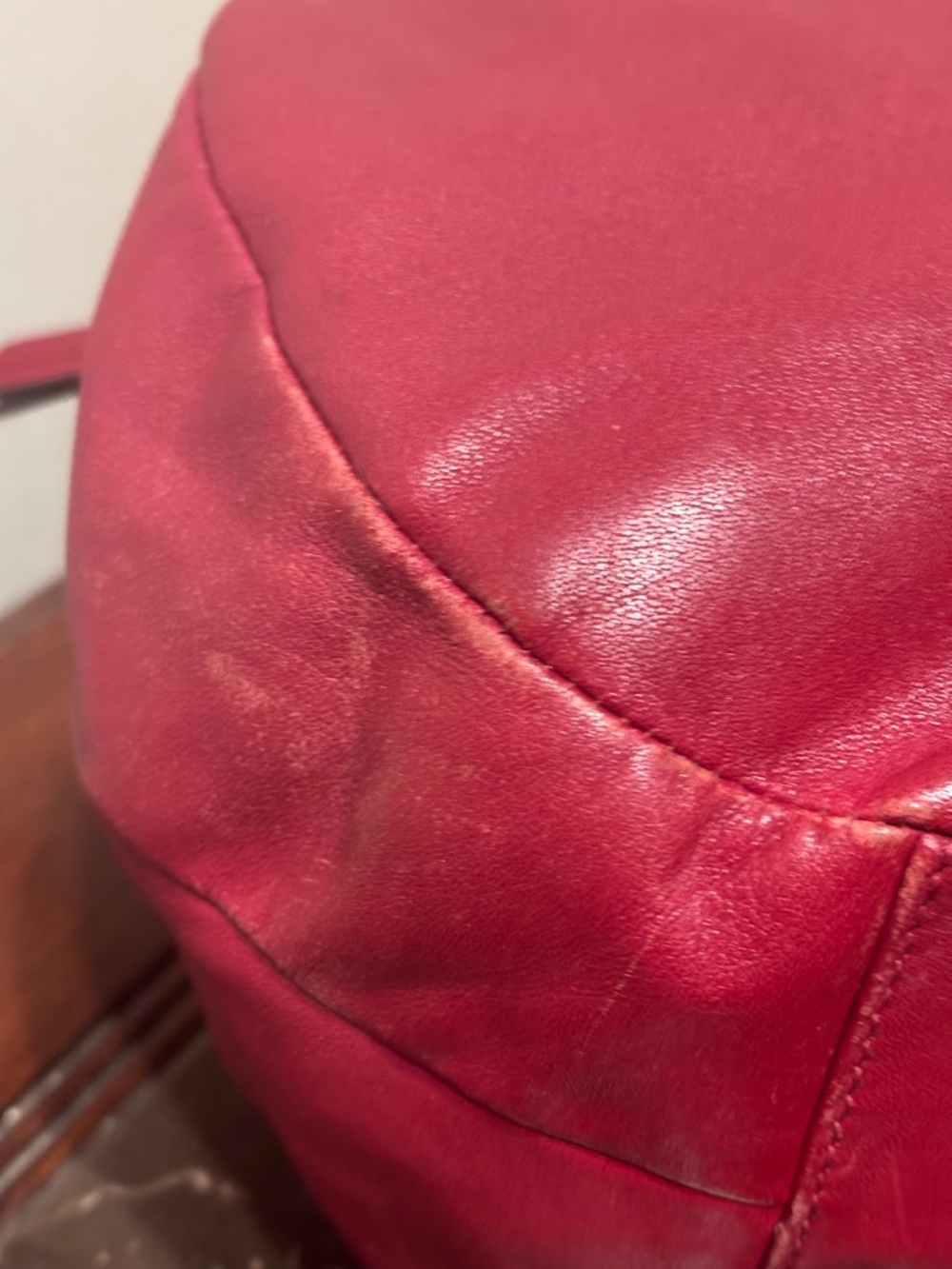 Stylish Red Leather Shoulder Bag - Fashionable Everyday Carry - Picture 7 of 8